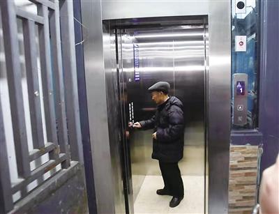 堡坎邊老小區(qū)喜裝電梯，通信設施同步煥新助力民生改善